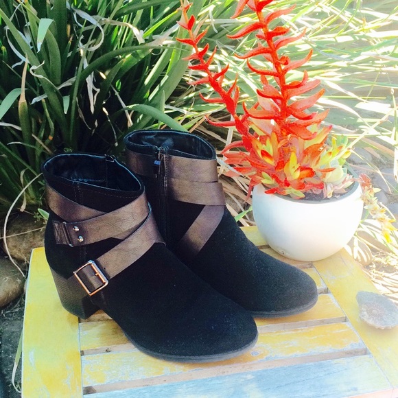 Skechers♣️Amazing Boots - Picture 3 of 8